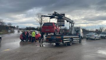 Edirne’de iki otomobilin çarpışması sonucu 2 kişi yaralandı