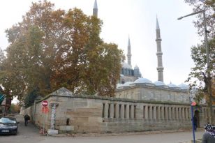 Selimiye Camii’ndeki 2 bin yıllık ‘Zeus tapınağı’ sütunu asırlara meydan okuyor