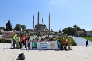 Yeşilayın küçük gönüllüleri temiz çevre için izmarit topladı