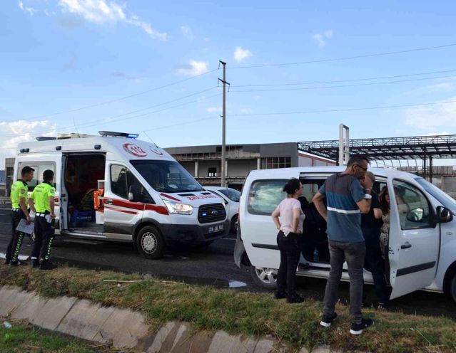 Tekirdağ’da 4 araç birbirine girdi: 2 yaralı