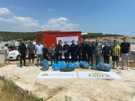 Saros Körfezi’nde dip temizliği yapan dalgıçlar denizden plastik atık topladı