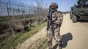 Askeri yasak bölgede yakalanan biri polis 2 Yunanistan vatandaşının yargılandığı dava