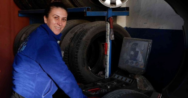 Kadın oto lastikçi Çağla usta, yoğun mesai harcıyor