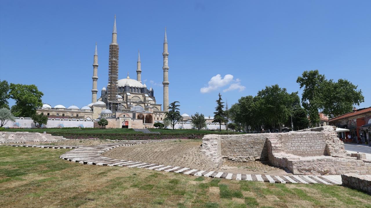 Selimiye Meydanı’nda ücretsiz Wi-Fi hizmeti verilmeye başlandı