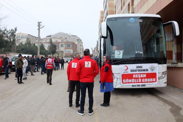 EDİRNE’DE 45 KİŞİLİK KIZILAY GÖNÜLLÜSÜ KAHRAMANMARAŞ’A UĞURLANDI