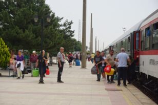 Gurbetçiler, Yaz Tatilini Türkiye’de Geçirmek İçin Arabalı Treni Tercih Ediyor