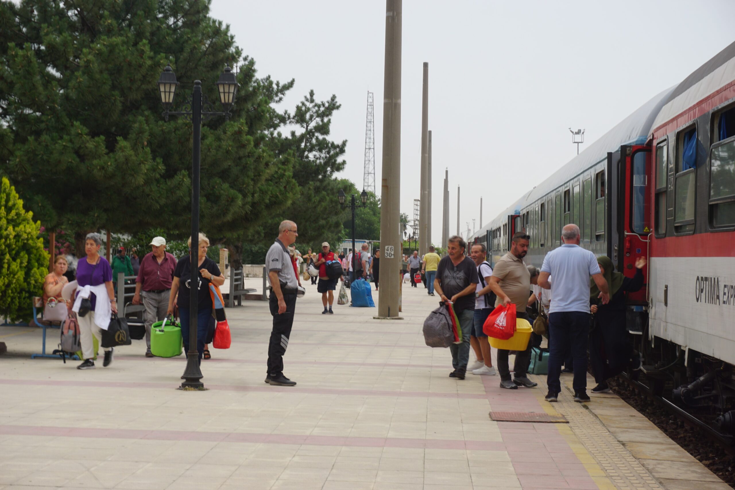 Gurbetçiler, Yaz Tatilini Türkiye’de Geçirmek İçin Arabalı Treni Tercih Ediyor