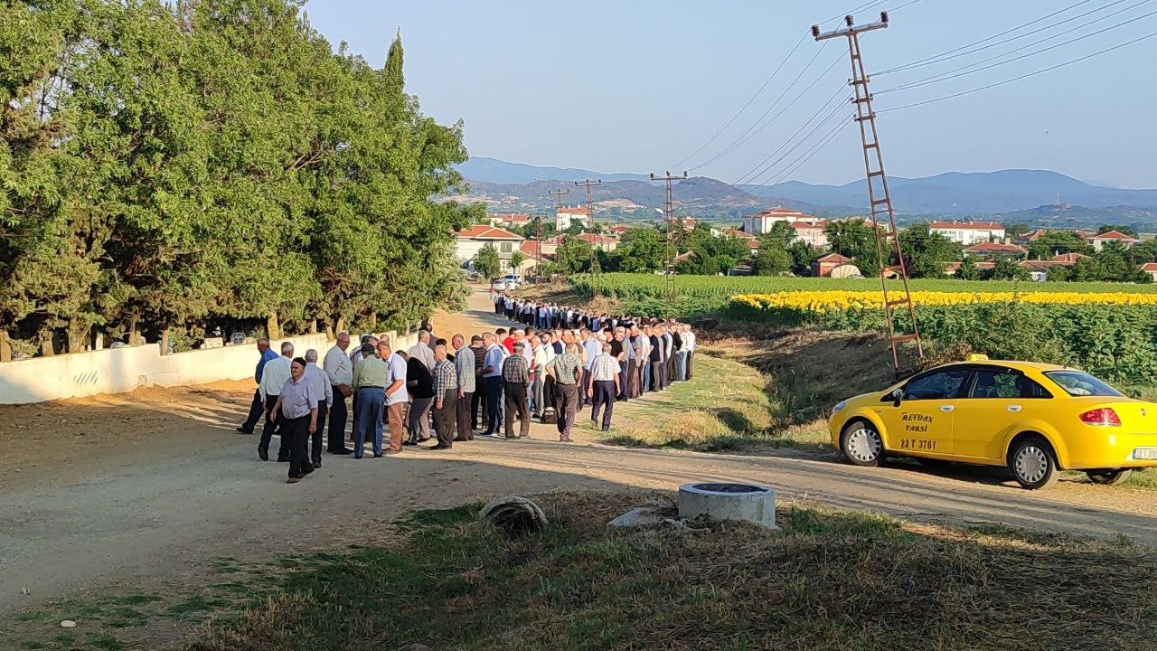 Küplü Beldesinde Asırlık Gelenekte Binlerce Kişi Bayramlaştı